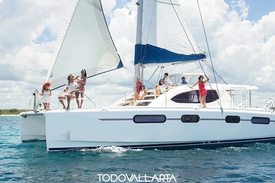 catamaran charter leopard 46 sailing Puerto Vallarta – image 9