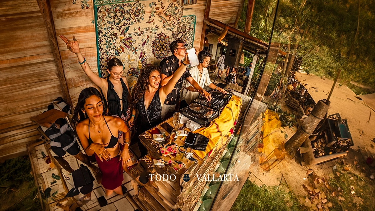 Majahuitas Beach Party – Vibrant Beach Club Setup