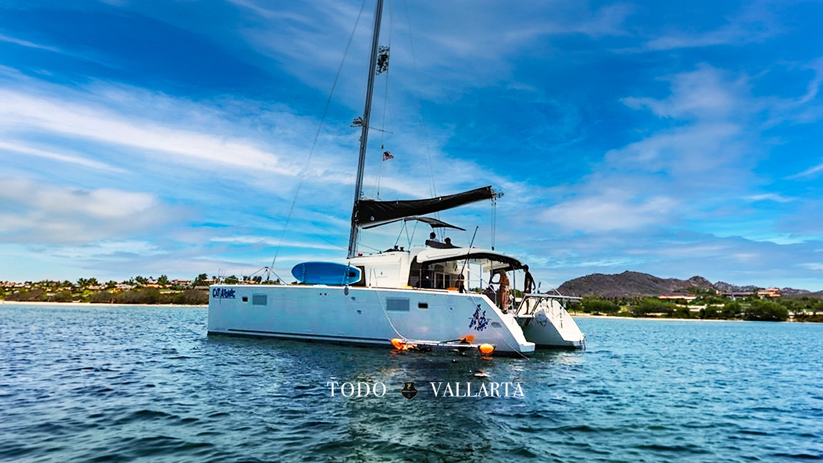 catamaran charter lagoon 45 Catatomic hull in calm turquoise Banderas Bay