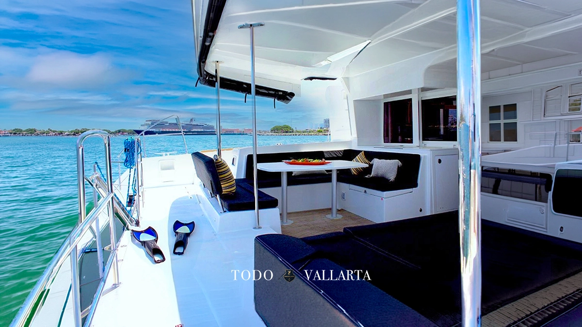 catamaran charter lagoon 45 snorkeling fins and flippers on the aft deck next to open seating