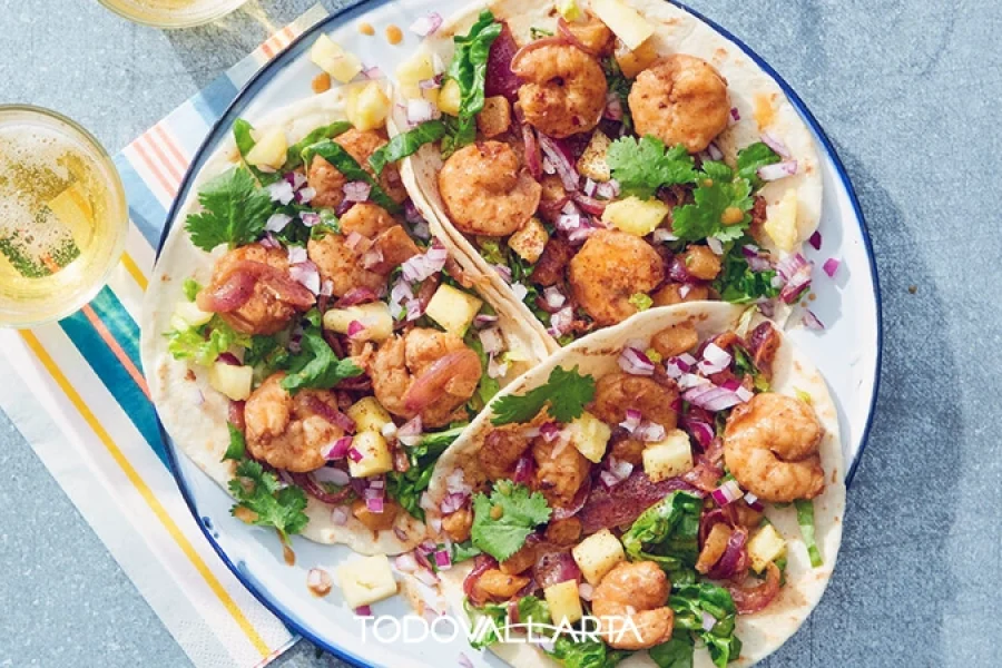 Shrimp tacos with pineapple, cilantro, and onions in Puerto Vallarta's Versalles neighborhood
